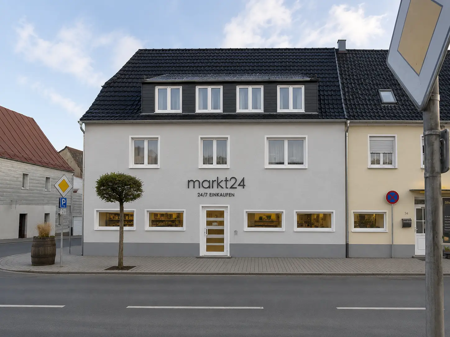 Das sanierte Eckgebäude am Markt 36 in Waldershof – künftige HeimatPlus-Filiale